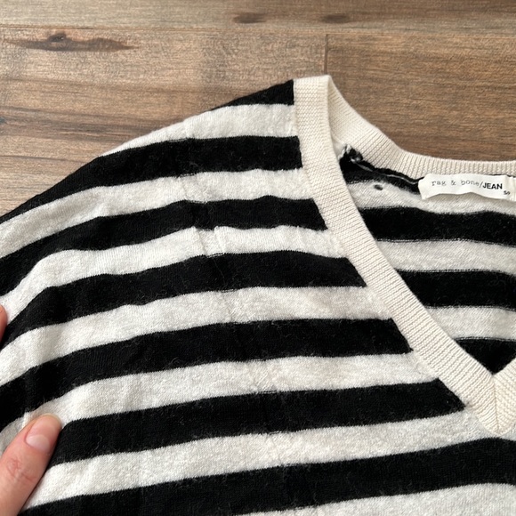 Cropped striped wool sweater - Picture 3 of 5
